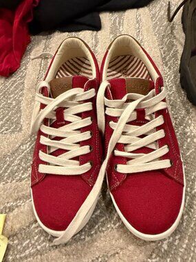Taos Women's Canvas Sneaker Red/Tan Size 9
